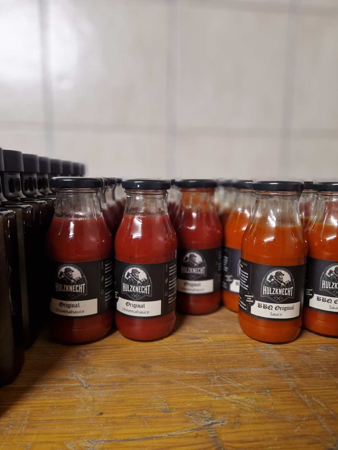 HULZKNECHT Original und BBQ Original Saucen in Glasflaschen